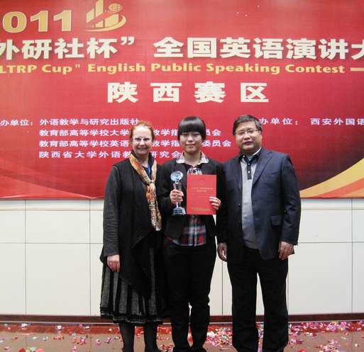 我校世界杯官网021171班的王梦烨同学以优异表现取得外研社杯英语演讲陕西赛区第一名